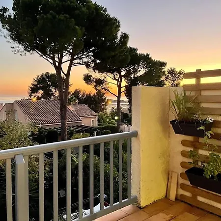 9 - Agreable Appartement, Terrasse, Vue Et Parking * Bandol