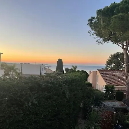 9 - Agreable Appartement, Terrasse, Vue Et Parking * Bandol