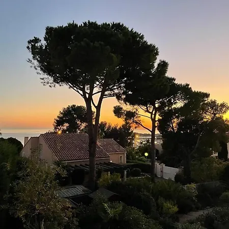 9 - Agreable Appartement, Terrasse, Vue Et Parking * Bandol